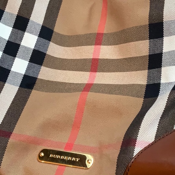 Authentic Burberry Canterbury Vintage Large with Tags - Picture 5 of 15